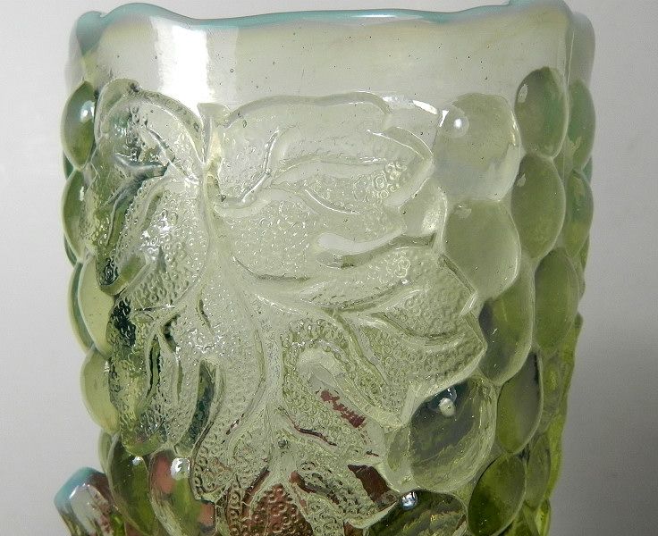 Northwood Grapevine Cluster Opalescent Vaseline Vase