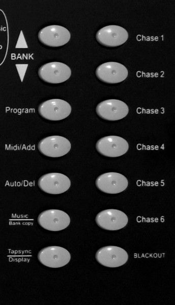 192 canaux DMX pouvant commander jusqu’à 12 effets de lumière DMX