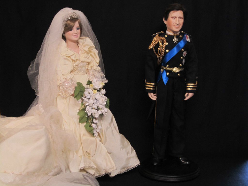 Danbury mint Princess Diana and prince Charles dolls and book