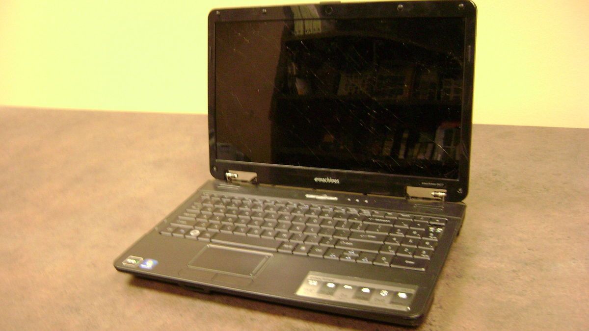  Emachine E627 Laptop for Parts or Repair