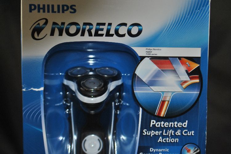 New Philips Norelco Electric Shaver Razor 7300 Series 7310