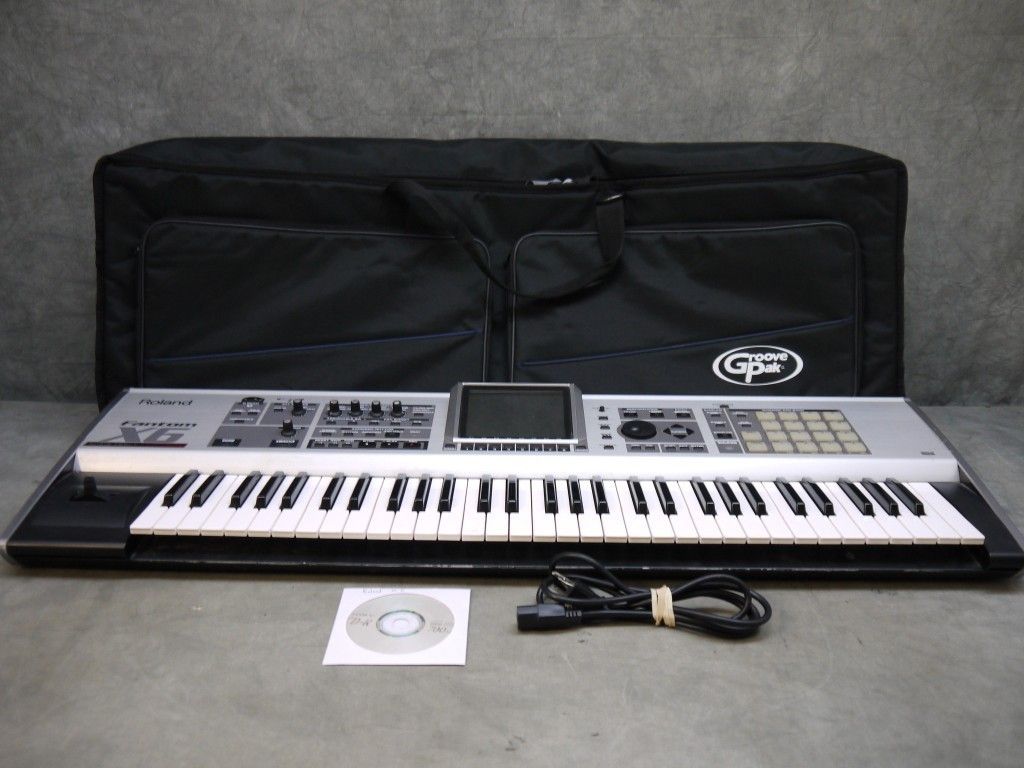 Roland Fantom x6 Workstation Keyboard w Gig Bag