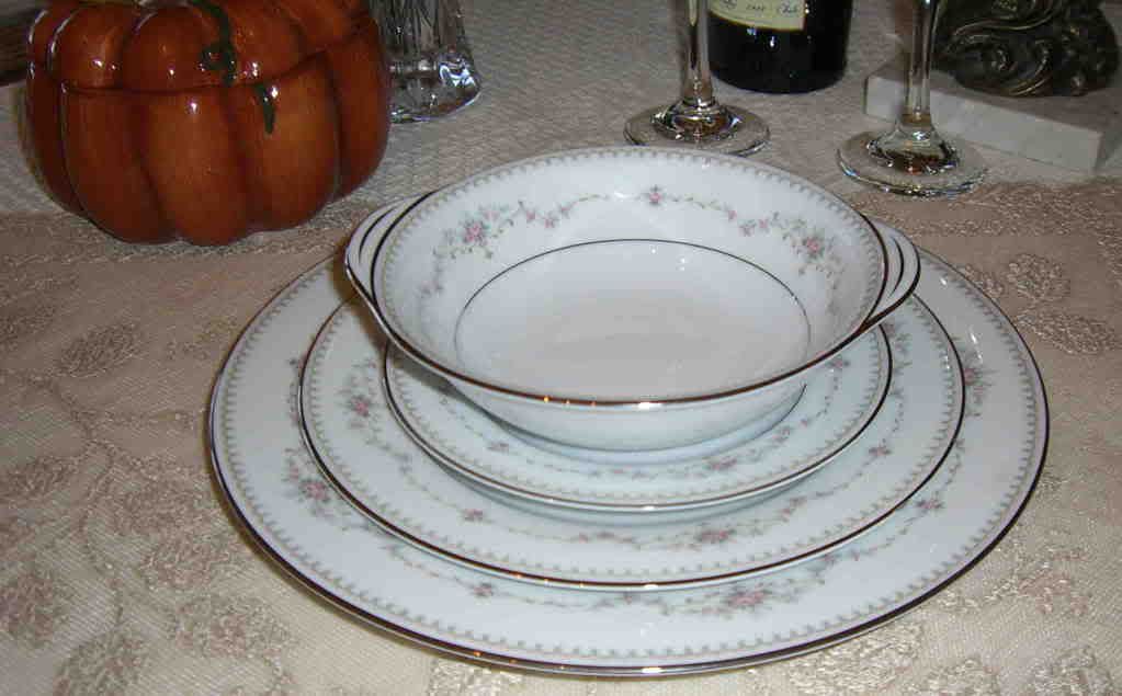 Noritake 6102 Fairmont Pattern 4 Piece Fine China Dinner Place Setting