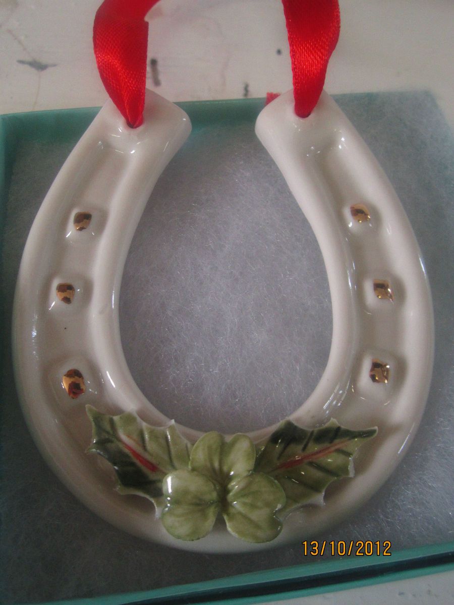 HILLGROVE IRISH PORCELAIN CHRISTMAS HORSESHOE W SHAMROCK XMAS ORNAMENT