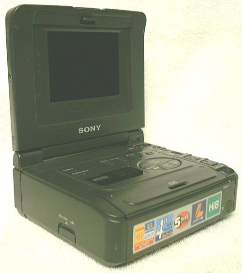 SONY GV A500 HI8/8MM VIDEO WALKMAN TV/VCR IN EXCELLENT WORKING