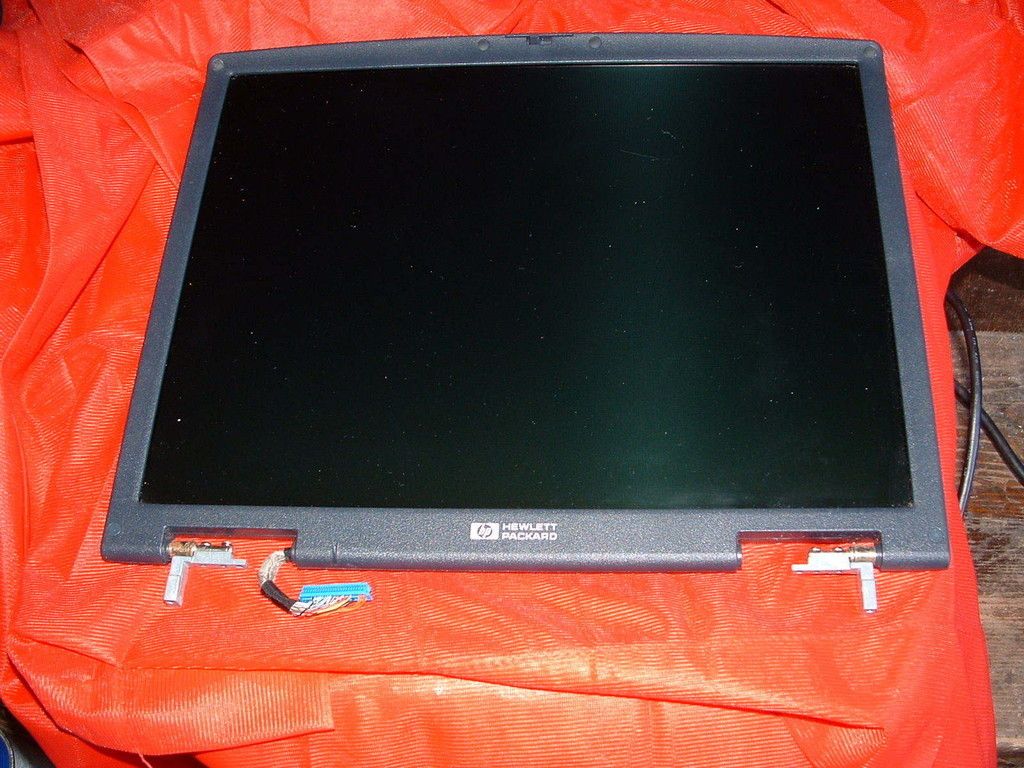 HP Hewlett Packard 14in LCD Screen in Base