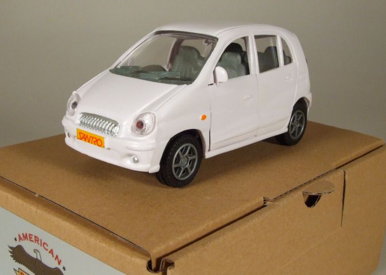 Hyundai Santro Atos Amiga 1998 Plastic Promo Model in 1 32 Scale White