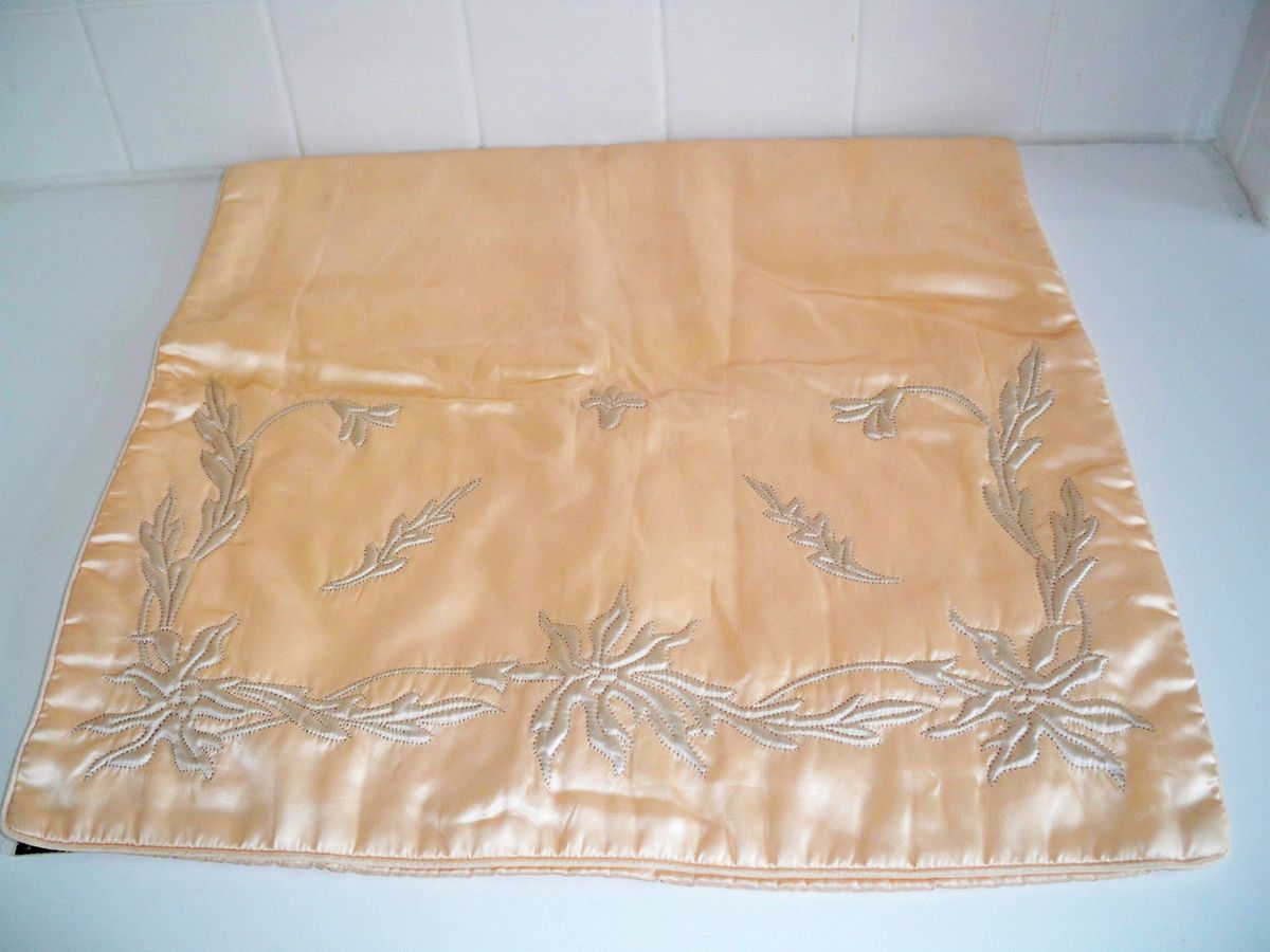 VIN ILA Hand Made Celanese Rayon Satin Applique Linen Cover Uncertain