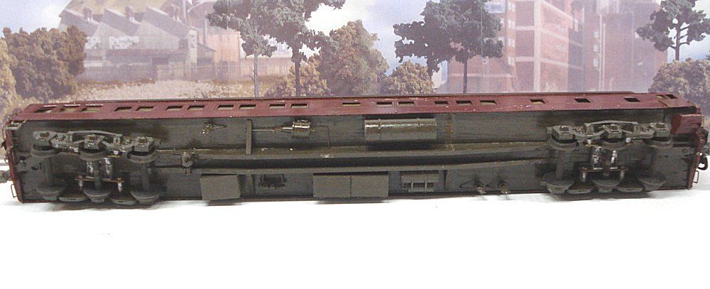 Voyager Solarium Pullman with Interion Passengers O Gauge by Walthers