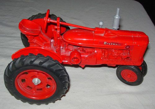 INTERNATIONAL HARVESTER IH McCORMICK FARMALL TRACTOR by ERTL   MODEL