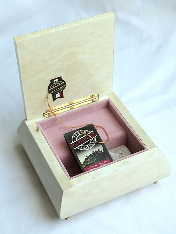 Jewelry box