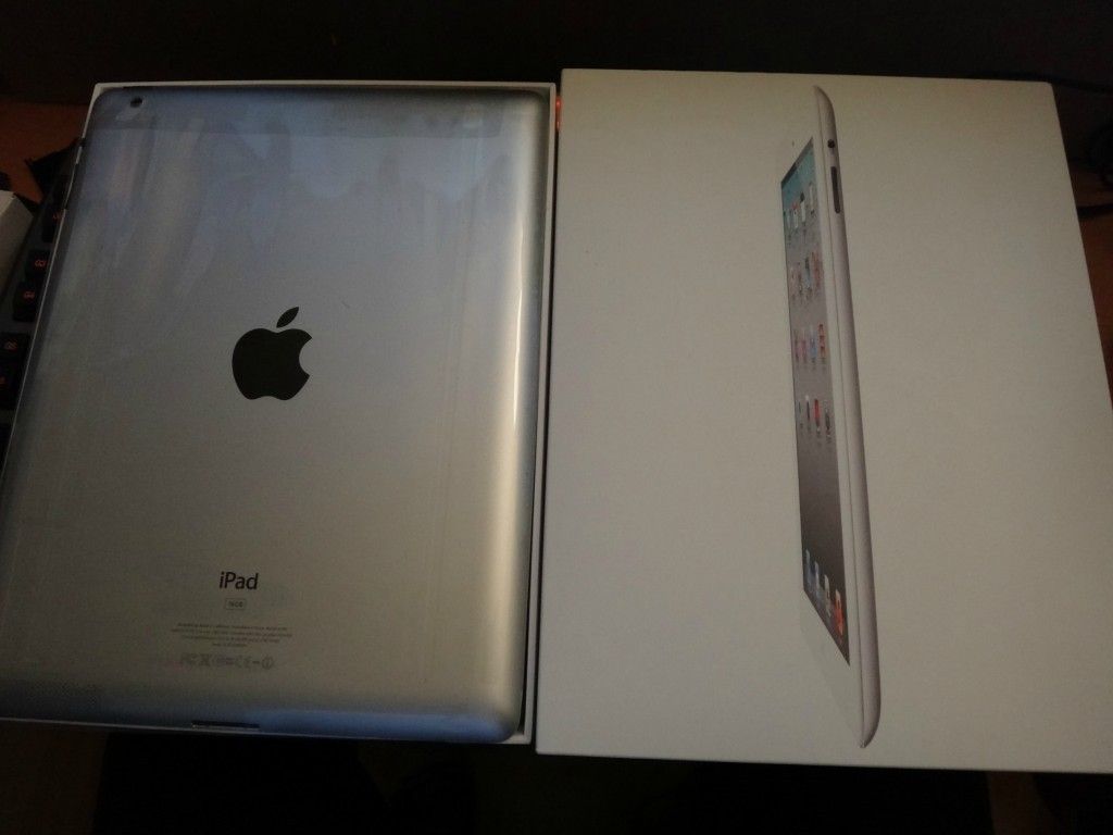 Apple iPad 2 16GB Wi Fi 9 7in White Model A1395