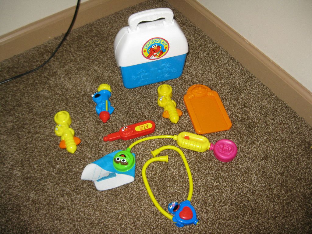 Sesame Street Medical Kit Dr Doctor Nurse Hospital Toy