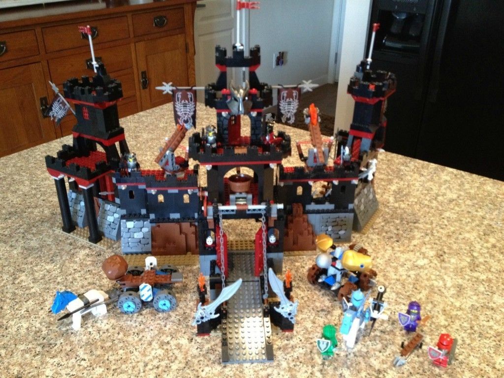 Lego 8877 Knights Kingdom Vladeks Dark Fortress Play Set Complete