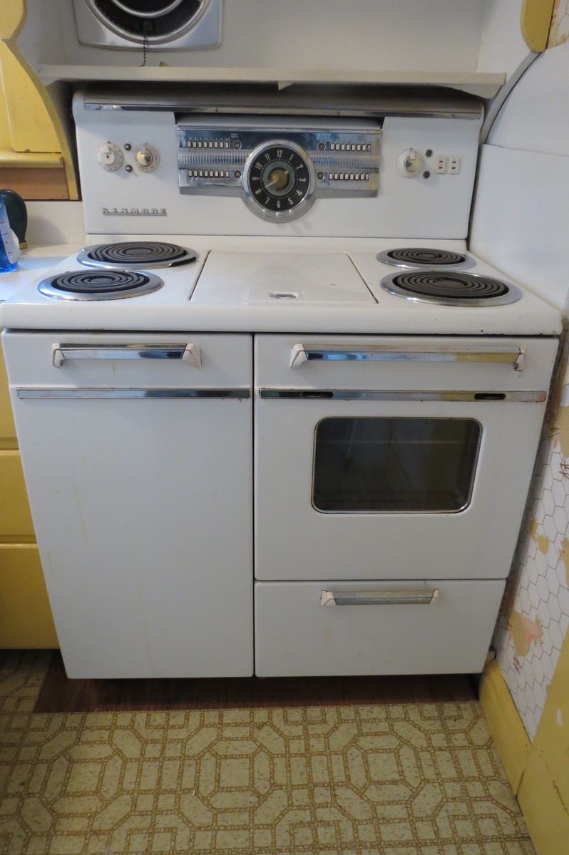 Vintage 1950s Electric Oven Stove w griddle 36 wide Working condition