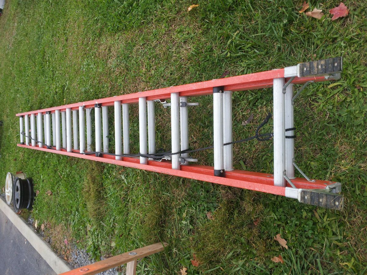 28 Fiberglass Louisville Ladder Used