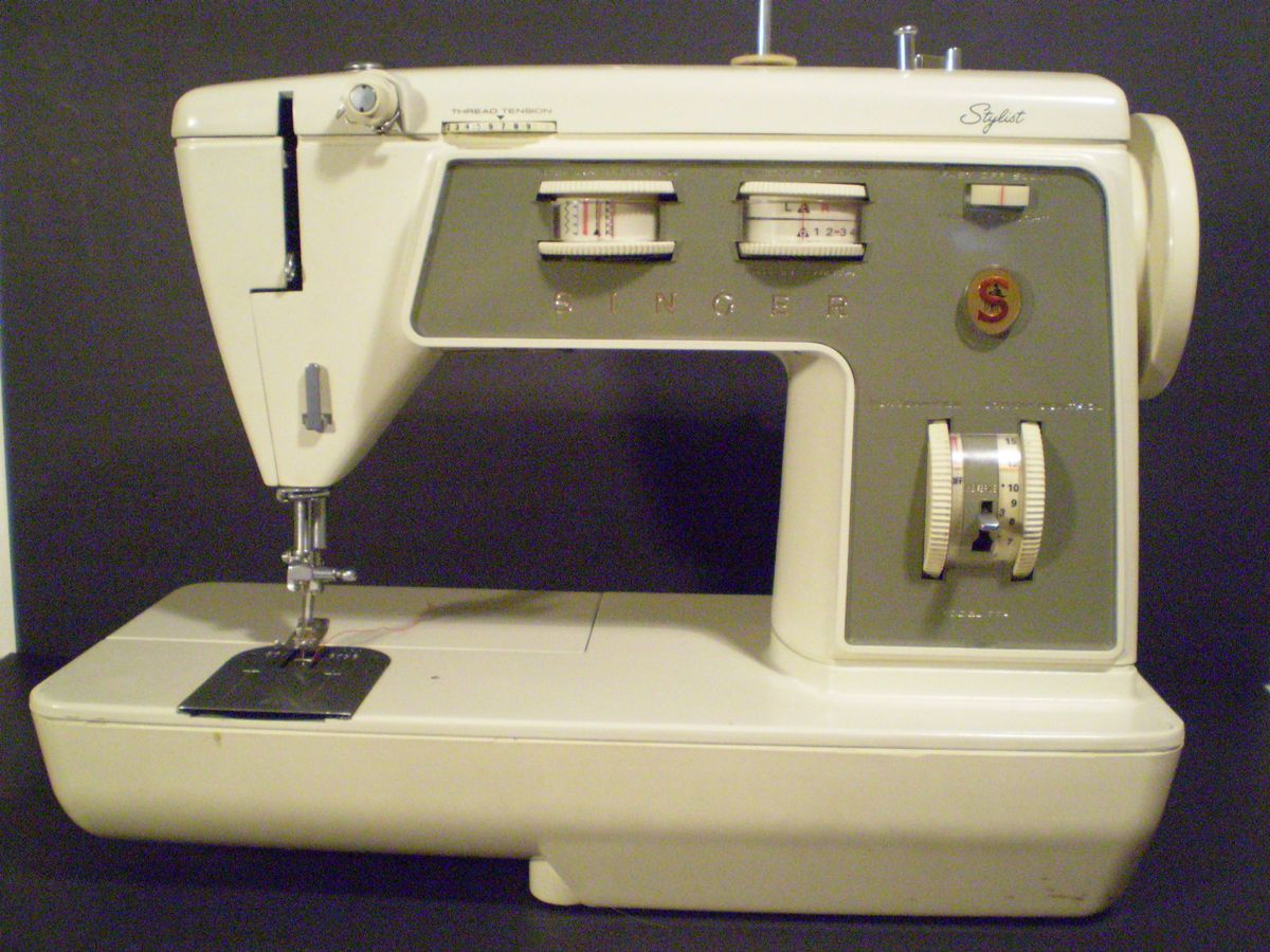 Singer Sewing Machine Model 774  Power Cord Foot Pedal NOT Included
