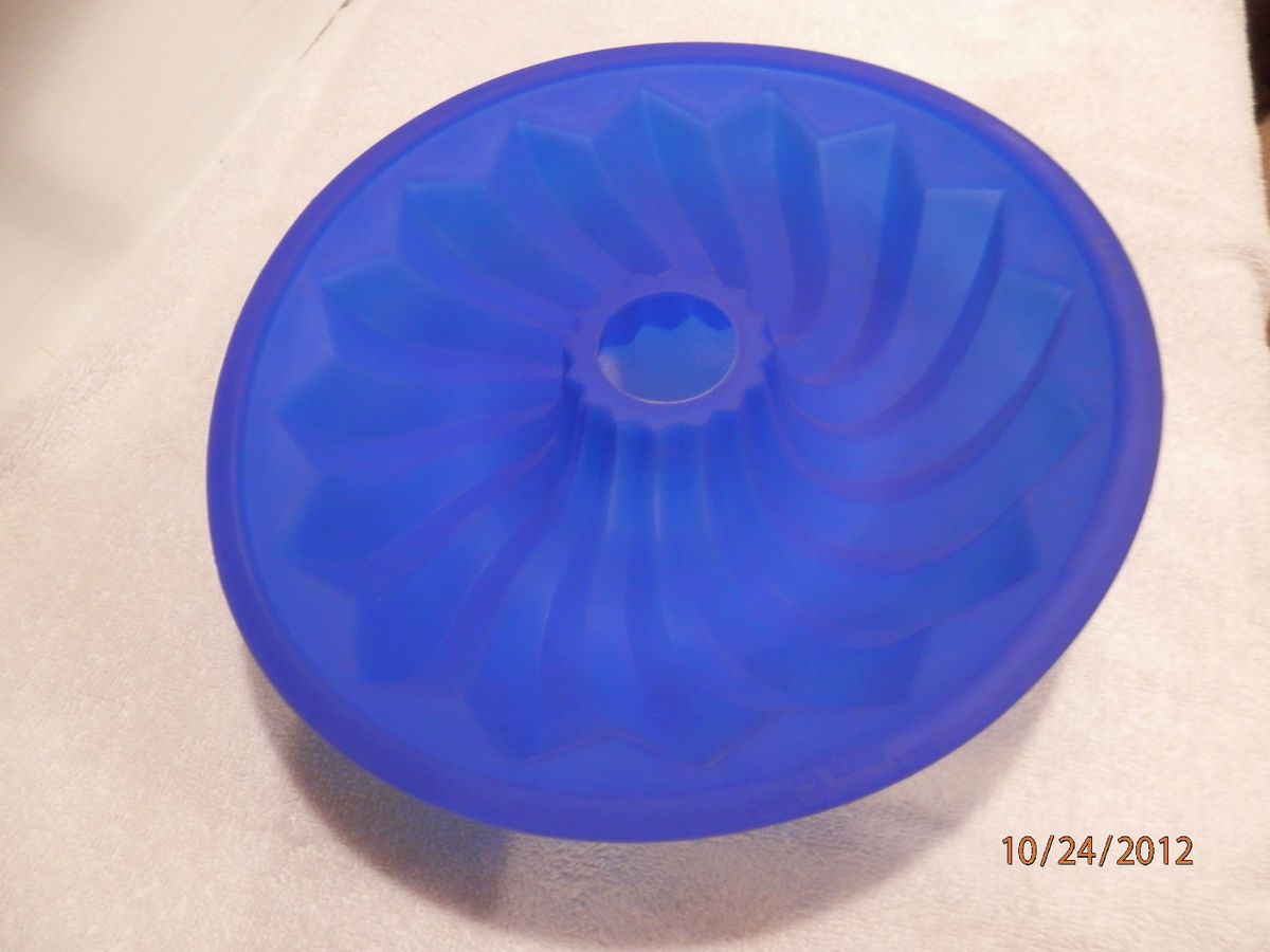 Lekue Silicone Bundt Cake Pan Mold Kitchen Bakeware Blue 10 Inch Made