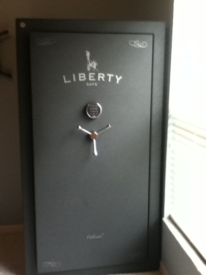 Liberty Gun Safe Colonial DL 40 Holds 35 Guns