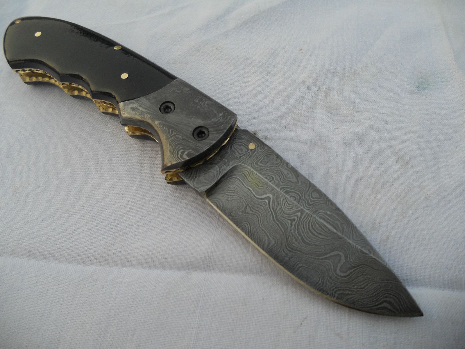 This beautiful Unique knife also has a very top quality Cow hide