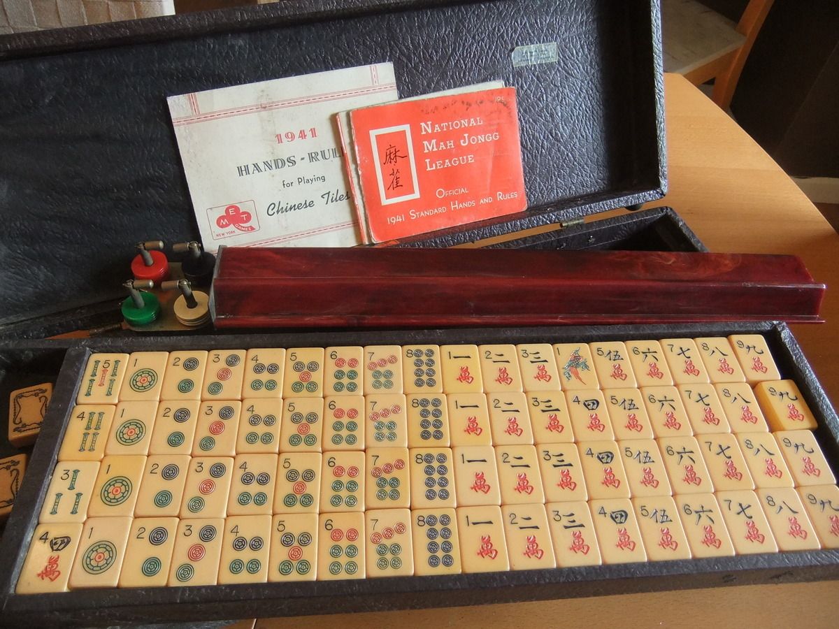 Mahjong Set Mah Jong 1941 MET Games NY Bakelite 146 Tiles 5 Trays