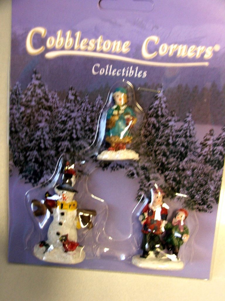 COBBLESTONE CORNERS VILLAGE ACCESSORIES SNOWMAN YOUNG GIRL & MAN