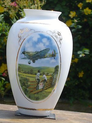 EDITION DAVENPORT POTTERY HEROS OF THE SKY 9 1/2 BONE CHINA VASE