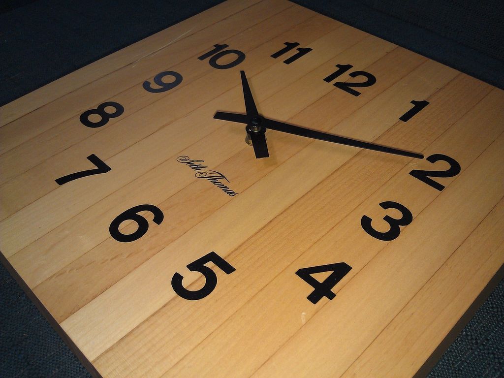 6L05 Vtg Seth Thomas 1980 Butcher Block Wall Clock Solid Maple USA