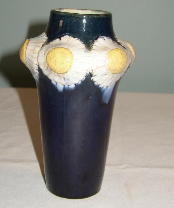 VINTAGE HOGANAS SWEDISH ART POTTERY DAISIES FLORAL VASE