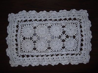 VINTAGE HAND CROCHETED WHITE DOILLIE