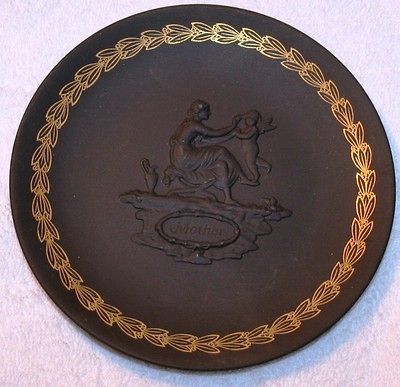 1971 WEDGEWOOD MOTHERS DAY PLATE BLACK BASALT