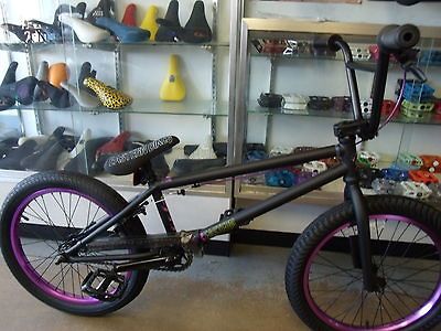 EASTERN BIKES TRAILDIGGER MATTE BLACK PURPLE 2013 BMX BIKE on