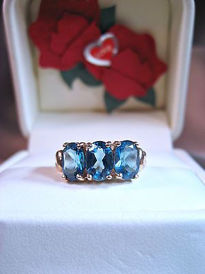 Vintage 10K Yellow Gold Blue Topaz Cocktail Ring 2.4 Grams