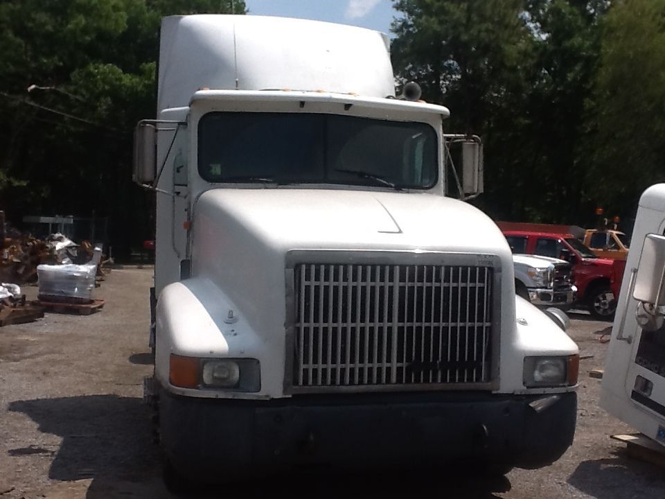 1996 International 9400 Hood Nose Front End