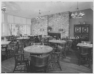 Photo Philadelphia Country Club,Gladwyn,Pennsylvania. Bar dining room