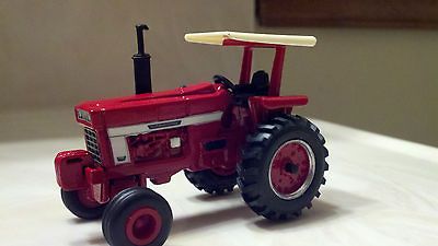 64 CUSTOM INTERNATIONAL IH 1066 TRACTOR ERTL FARM COUNTRY DCP