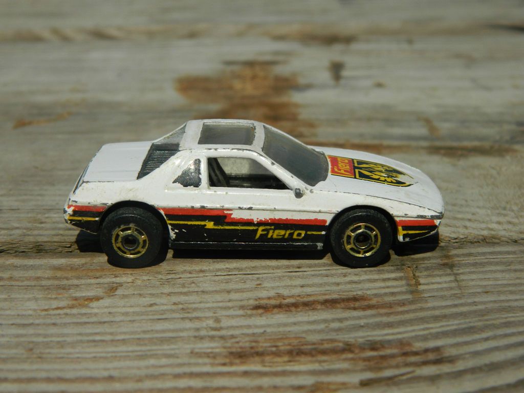 Hot Wheels Hot Ones Fiero 2M4 white