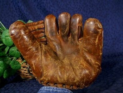 Vintage 40 50s J. C. HIGGINS Fielder Glove RH