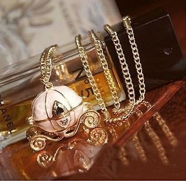 New Girls Retro Cinderella Pumpkin Carriage Locket Pendant Necklace