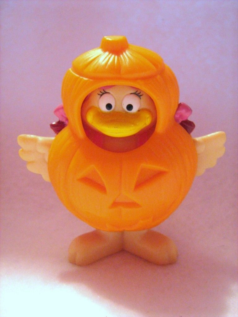 1995 MC DONALDS HALLOWEEN   BIRDIE IN PUMPKIN COSTUME