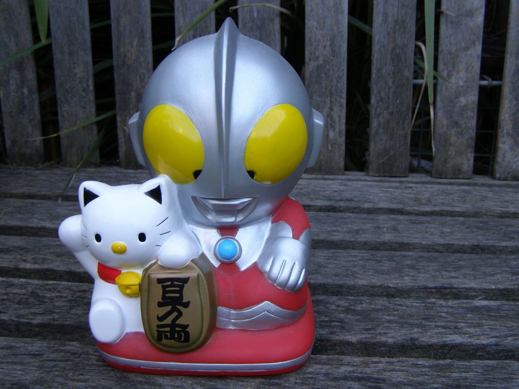 VINTAGE JAPANESE PLASTIC ROBOT CAT MONEY BOX BANK